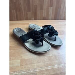 Clarks "Brinkley Flora" black leather  thong sandals size 7